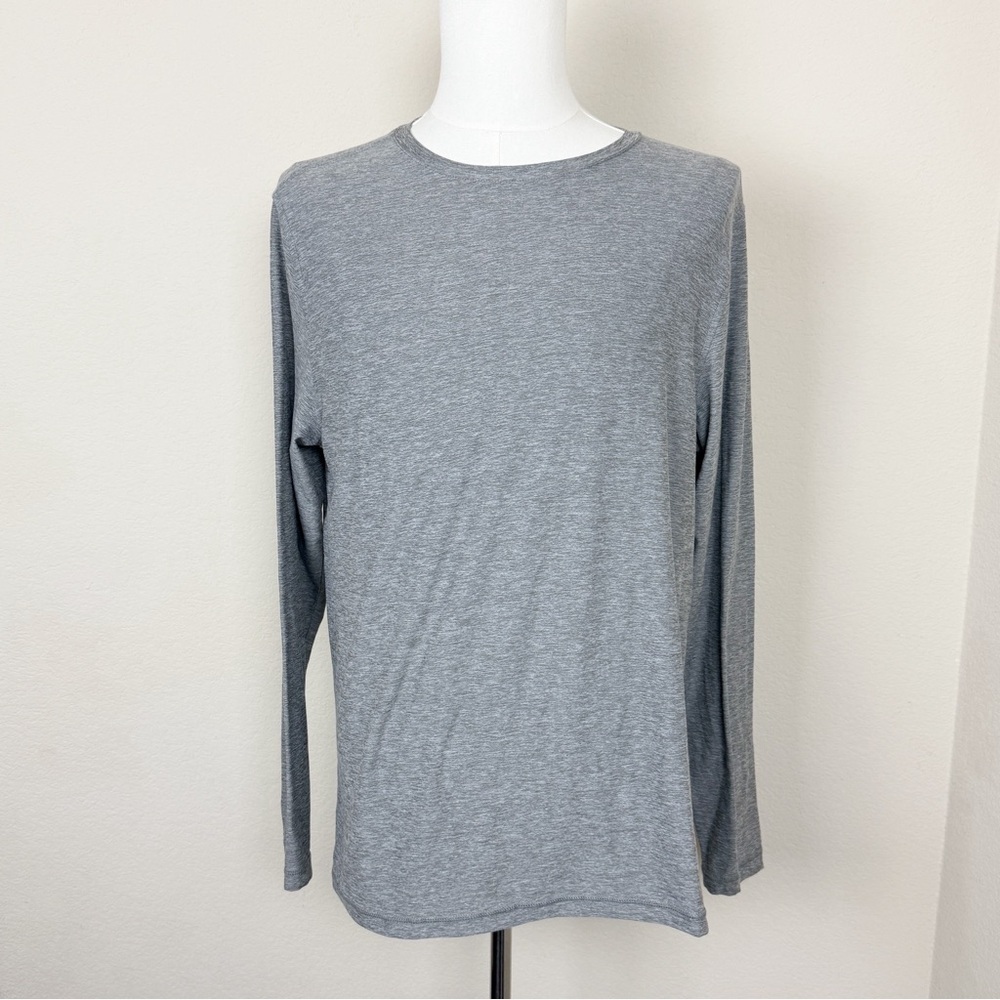 Vuori Men’s Long Sleeve Tee | Size M | Grey
